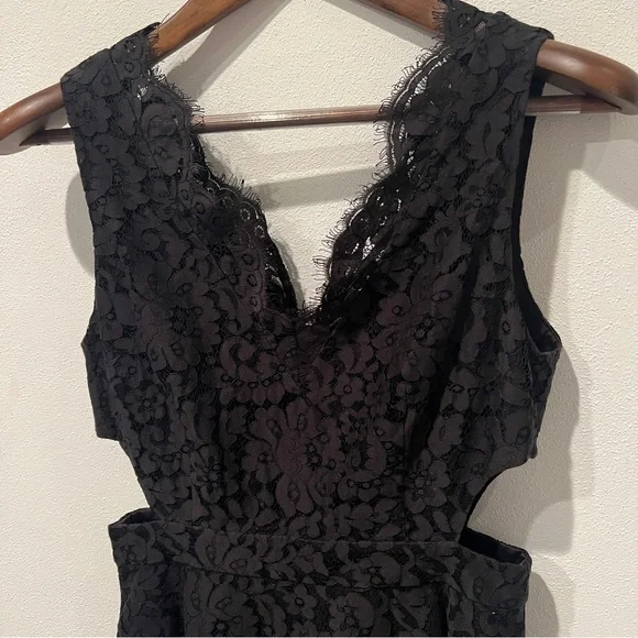 Marciano Vneck Black Lace Lined Cutout Mini Dress Size 4 - Picture 2 of 10